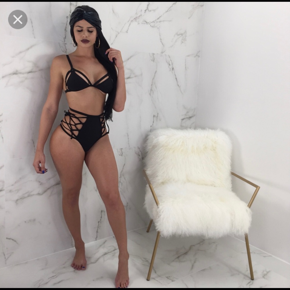 2 piece bathing suit. A Summer time MUST HAVE ! 🔥
